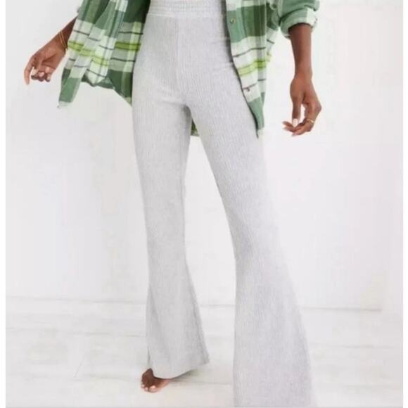 Aerie High Waisted Velour Groove On Ribbed Flare  Pants in Light Gray. Size L - Picture 1 of 9
